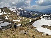 63 Scendiamo verso il Bivacco Zamboni... tagliando a vista